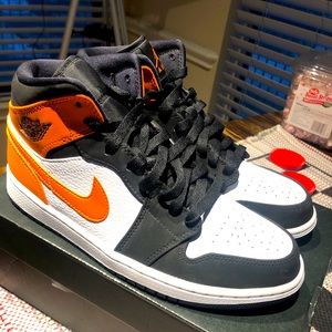 Air Jordan 1 Mid Shattered Backboard sz 8